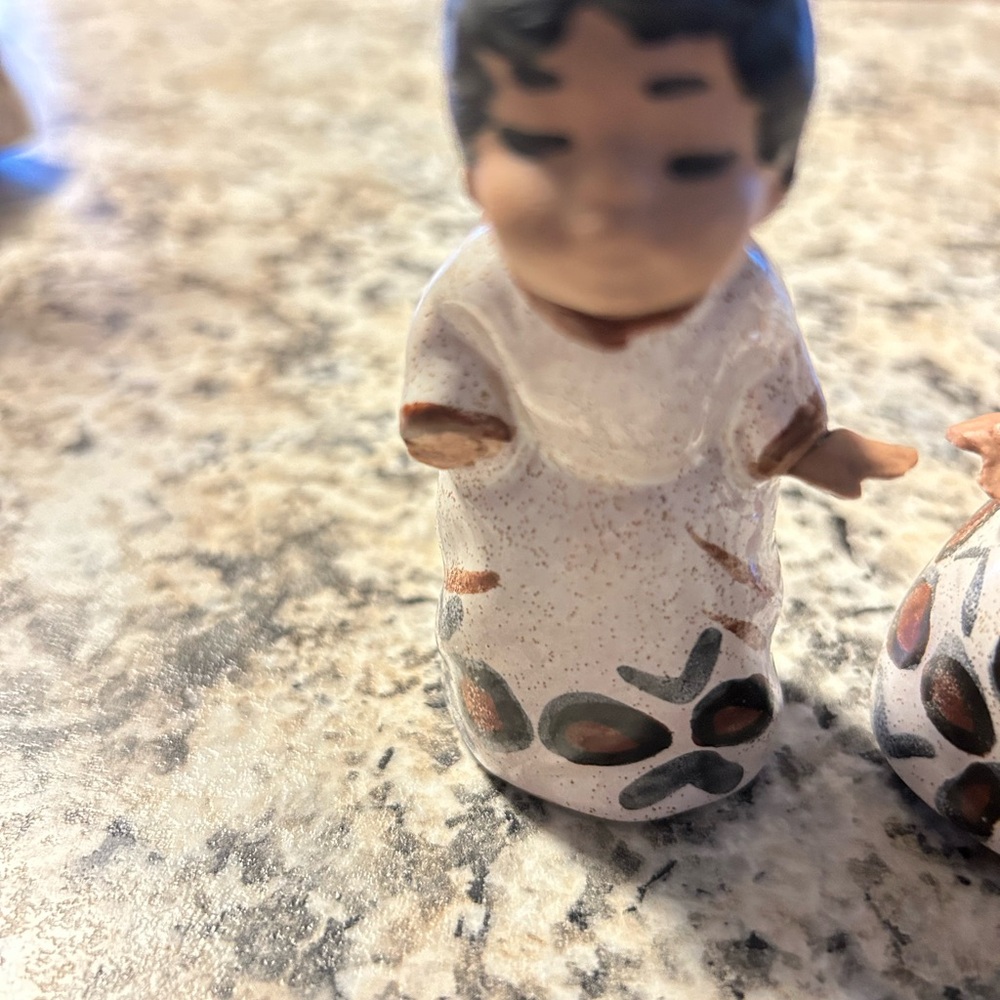 Vtg ceramic kissing angels by Anela B pottery - Picture 4 of 6